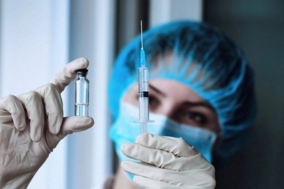 «Pfizer» вакцинасидан сўнг 13 исроилликнинг юзи фалажланиб қолди