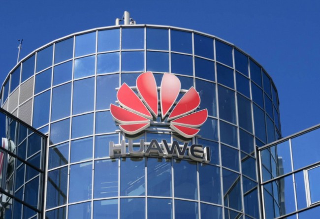 Huawei нархи деярли 3000 “кўкат“ бўлган янги смартфонни намойиш қилди