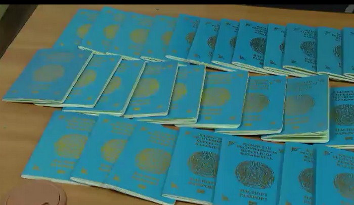 Сохта паспорт орқали «Умра»га бормоқчи бўлганлар 10 йилга «депорт» қилинди