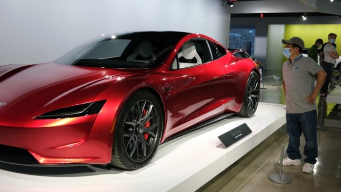 Roadster - бу Tesla ва Илон Маскнинг янги пул машинаси бўлиши мумкин
