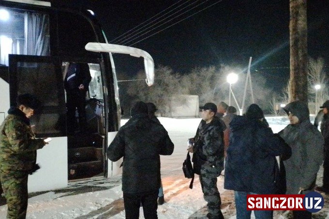 Қозоғистонда совуқ туфайли йўлда қолиб кетган автобуслардан 69 нафар Ўзбекистон фуқароси эвакуация қилинди