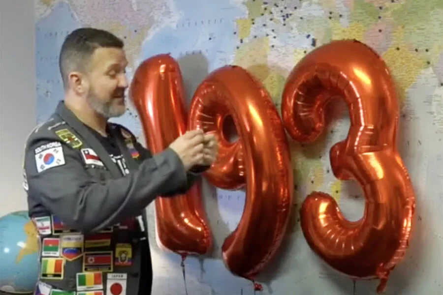 АҚШ фуқароси барча давлатларга саёҳат қилиб, рекорд ўрнатди