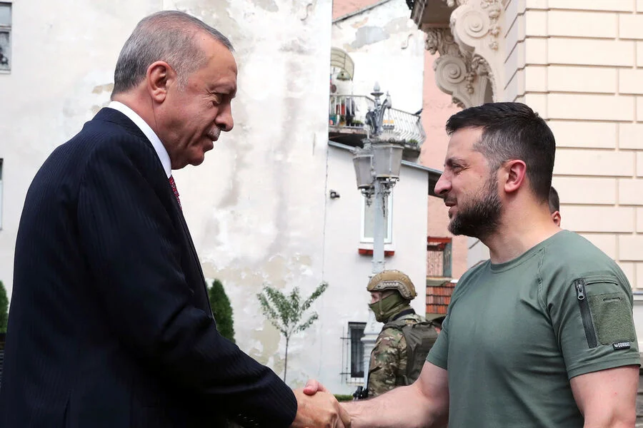 Эрдўғон Зеленский билан учрашди. У кейинроқ Путин билан ҳам гаплашмоқчи