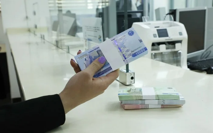 Ўзбекистонда ойлик тўланадиган кун байрамга тўғри келиб қолганда маош қачон тўланади?