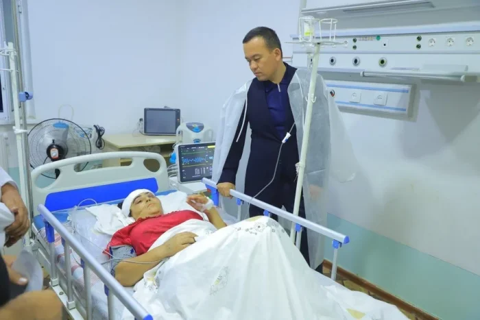 Сурхондарё вилояти ҳокими калтакланган директорни ҳолидан хабар олди