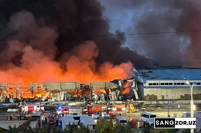 Тошкентда қурилиш моллари сақланаётган контейнер ёниб кетди