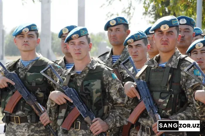 Мудофаа вазирлиги: Қозоғистон ҳарбий хизматчилари армияни оммавий равишда тарк этмоқда