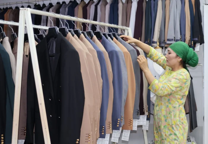 Солиқ ходимлари “Бокар текстил” корхонасида 10 нафар хотин-қизлар фаолиятини қонунийлаштирди