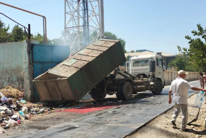 Jizzax shahrida chiqindilar nega o'z vaqtida olib ketilmayapti. Jamoatchilik ushbu masalani o'rgandi