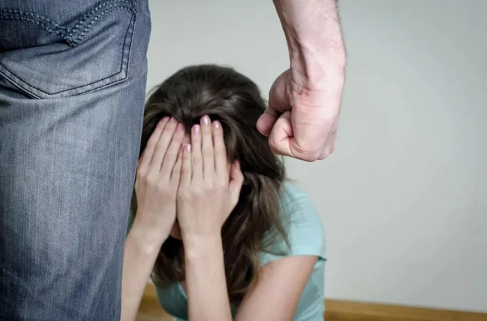 Оилага учинчи томоннинг аралашуви тан жароҳати олиш билан якунланди