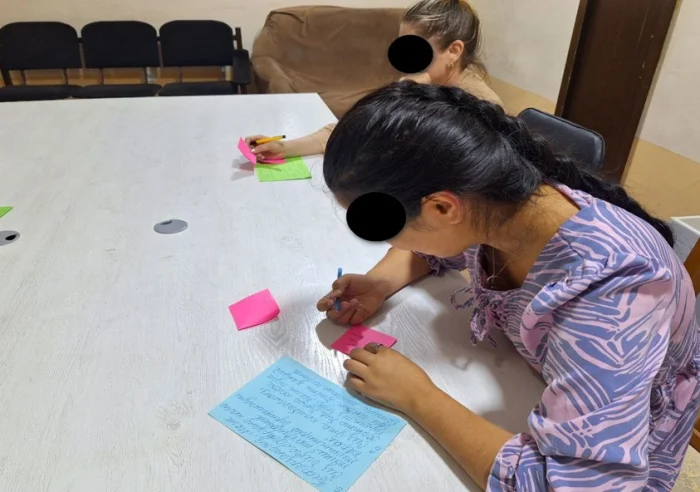 Ўзидан 15 ёш катта одамга мажбурлаб узатилаётган қиз ИИБга мурожаат қилди. ИИБ эса...