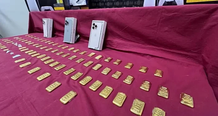 Ўзбекистонлик аёллар ўз ичларида Туркияга 9 килограммдан ортиқ олтинни олиб ўтишган. Видео