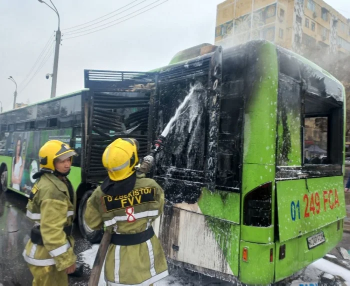 Сергели туманида автобус ёниб кетди