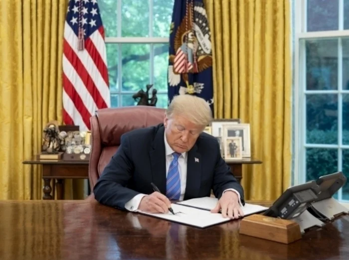 Трамп АҚШда трансгендерларнинг аёллар спорт мусобақаларида иштирокини тақиқлади