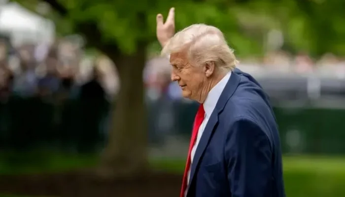 Трампнинг янги фармони: 12 давлат фуқаролари учун АҚШга кириш тақиқланди