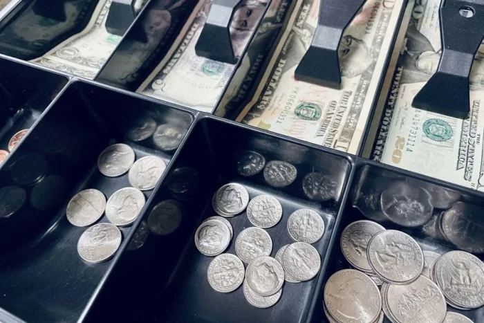 Заправкадаги 50 центлик танга: 3,2 миллион долларлик топилма