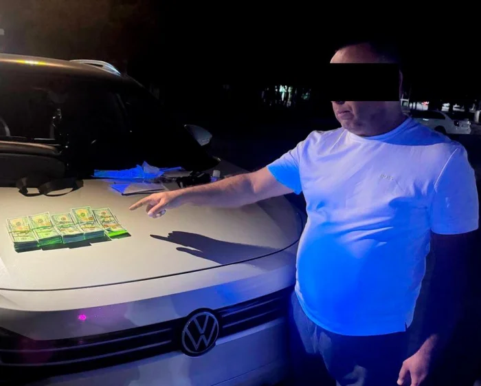 Наманганда Миграция агентлиги ходимлари 41 минг доллар пора билан жиноят устида қўлга тушди