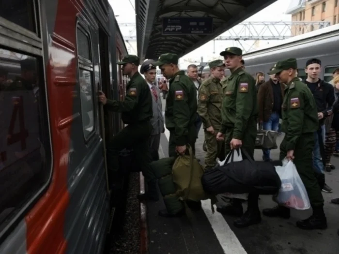 Россия йил бўйи армияга чақириш тизимини жорий этмоқда: сабаб ва оқибатлар