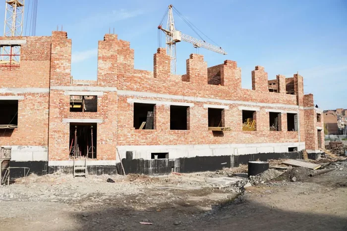 Корхоналар ишчилари учун уй: янги корпоратив буюртма модели 2026-да жорий этилади