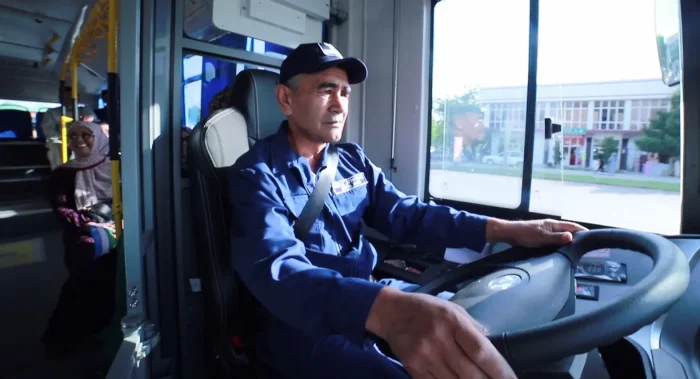 Жиззах жамоат транспорти: 120 та маҳалладаги узилишлар ва 30 фоизлик имтиёзлар самараси қай даражада?